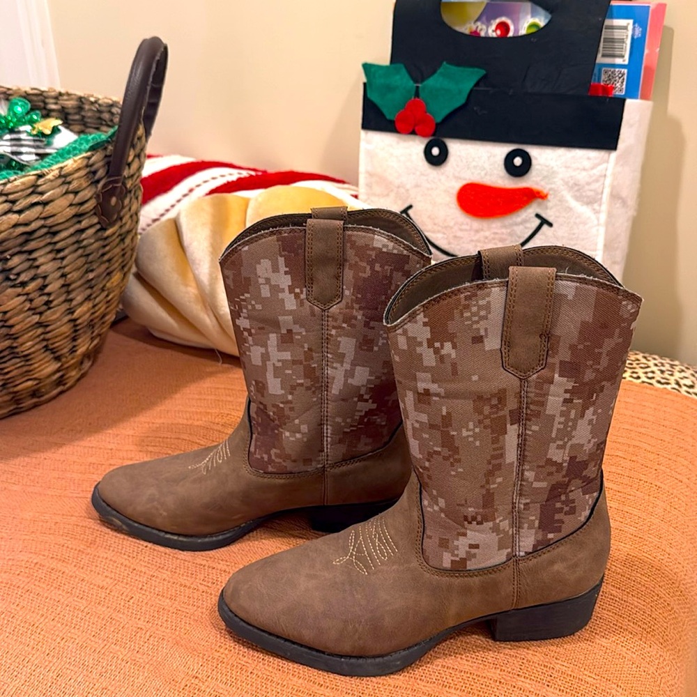 Boys Cowboy Boots - size 4M